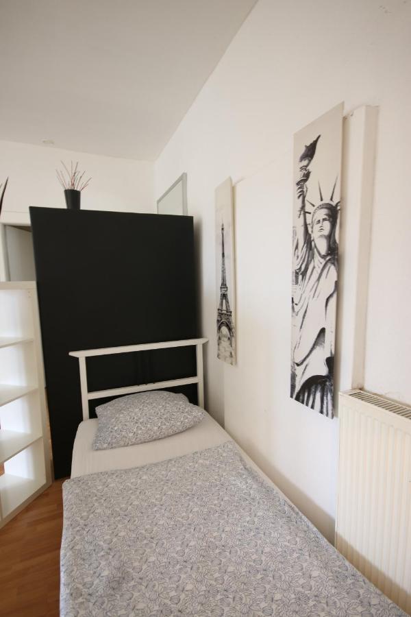 Moderne Studio: Business-Friendly Apartments in Oberhausen Oberhausen  Exterior photo