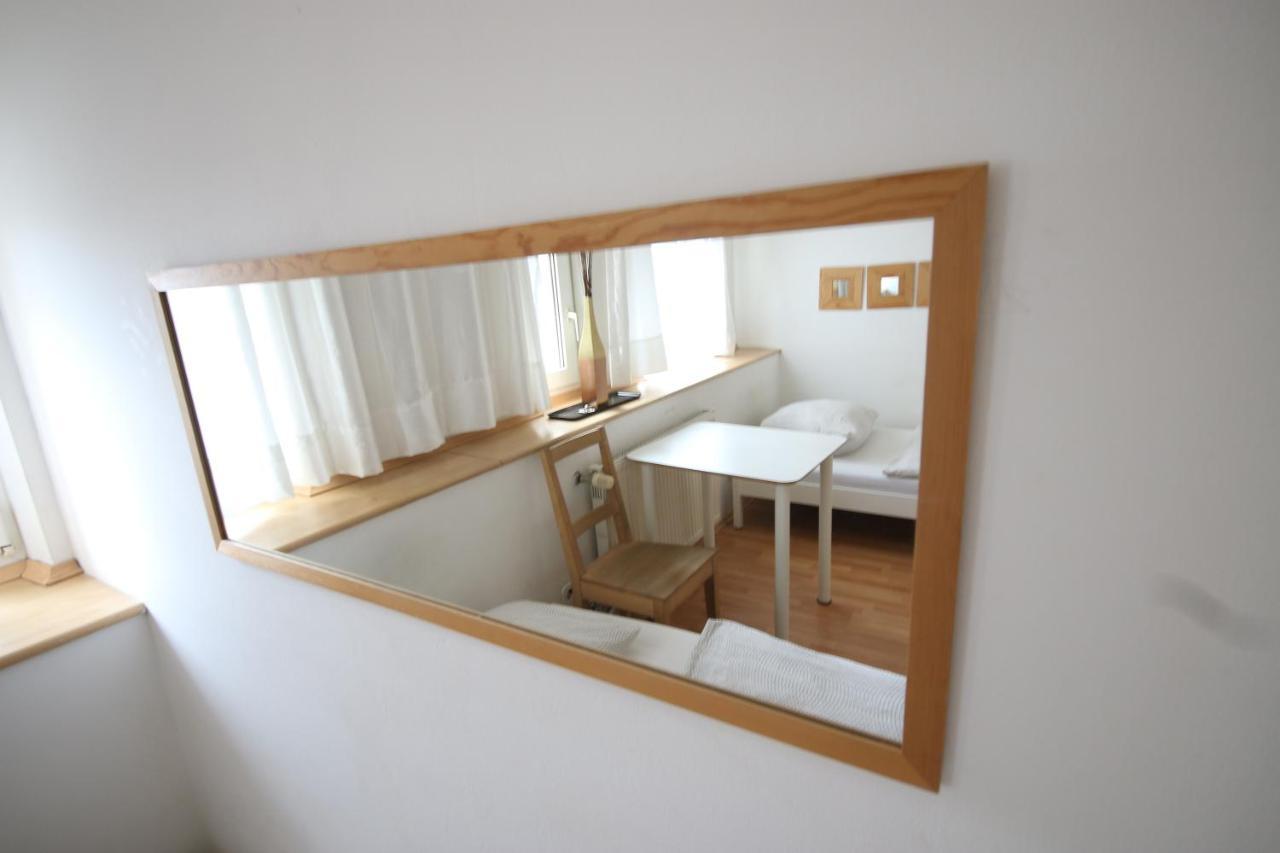 Moderne Studio: Business-Friendly Apartments in Oberhausen Oberhausen  Exterior photo