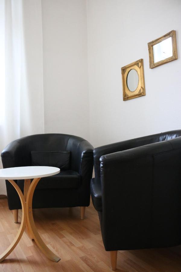 Moderne Studio: Business-Friendly Apartments in Oberhausen Oberhausen  Exterior photo